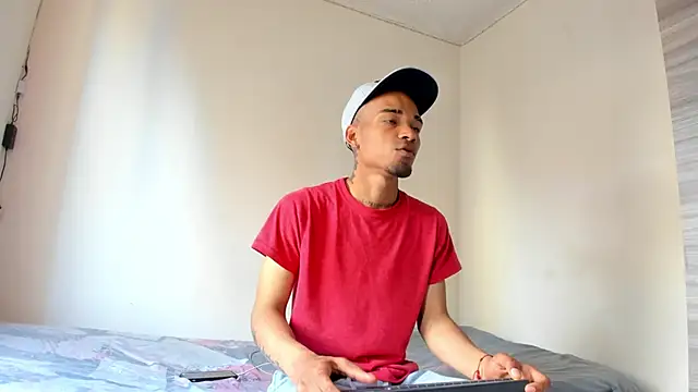 Snapshot of kenan_2601 chatting on 05-18-26, 01:16 kenan 2601 online show from 05-18-26, 01:16