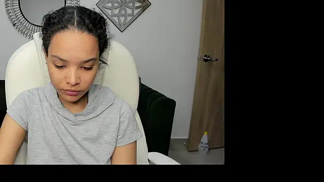 Ayshel cooperr online show from 10-20-25, 04:03