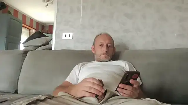 cazzoweb online show from 09-23-25, 01:51