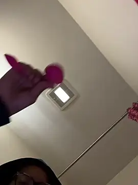 Tu GataLinda online show from 11-26-25, 10:32