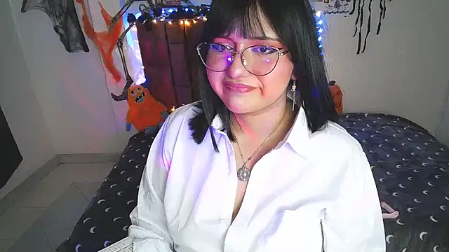 Snapshot of saragon1 chatting on 10-14-25, 02:28 saragon1 online show from 10-14-25, 02:28