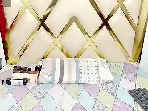 valeriavasquez online show from 12-14-25, 08:31