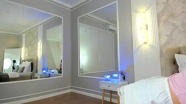 NoraHaynes online show from 04-09-26, 03:08