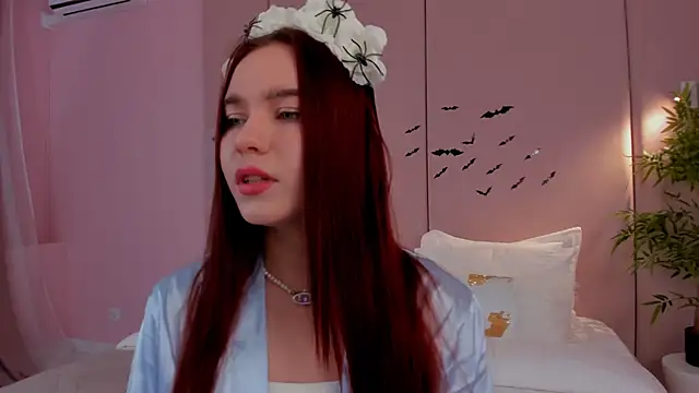 NoraHaynes online show from 10-27-25, 03:07