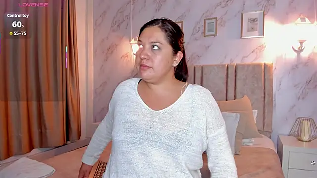 Snapshot of Paula_And chatting on 09-21-25, 11:59 Paula And online show from 09-21-25, 11:59