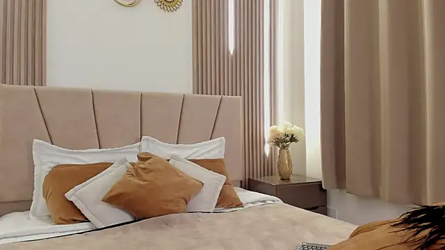 Paula And online show from 12-20-25, 08:22