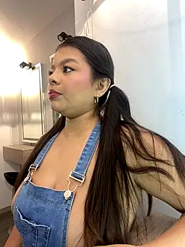 Snapshot of SiennaMonroe_ chatting on 09-15-25, 07:14 SiennaMonroe  online show from 09-15-25, 07:14