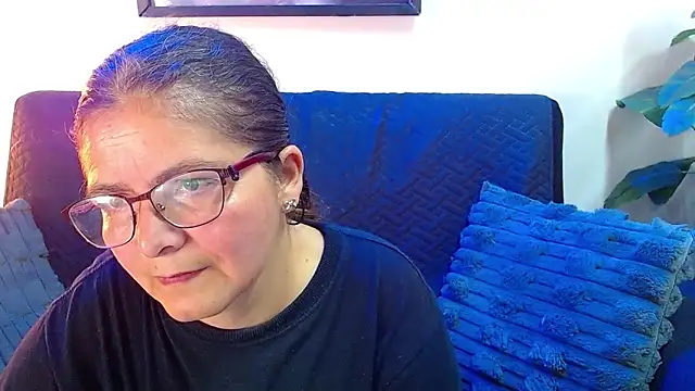 Snapshot of Linda_banks_ chatting on 06-06-26, 01:44 Linda banks online show from 06-06-26, 01:44