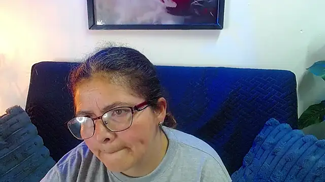 Snapshot of Linda_banks_ chatting on 05-19-26, 01:10 Linda banks online show from 05-19-26, 01:10