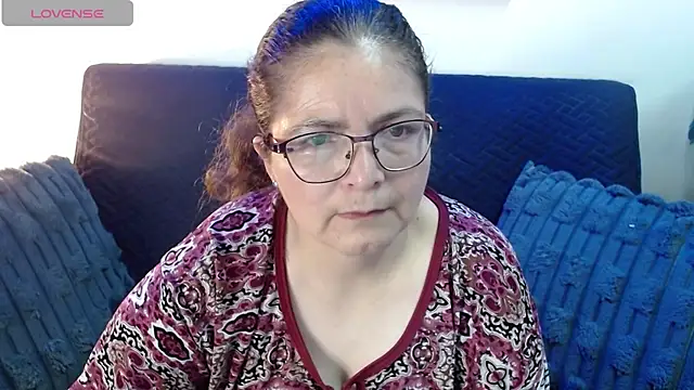 Linda banks  online show from 07-10-26, 01:49
