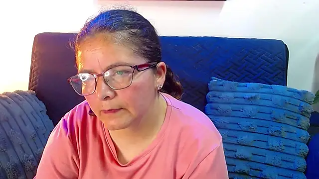 Snapshot of Linda_banks_ chatting on 06-03-26, 01:28 Linda banks online show from 06-03-26, 01:28