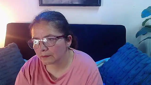 Linda banks  online show from 06-25-26, 02:09