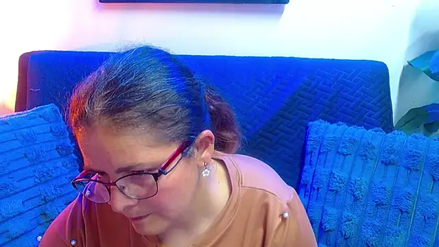 Snapshot of Linda_banks_ chatting on 05-12-26, 01:02 Linda banks online show from 05-12-26, 01:02