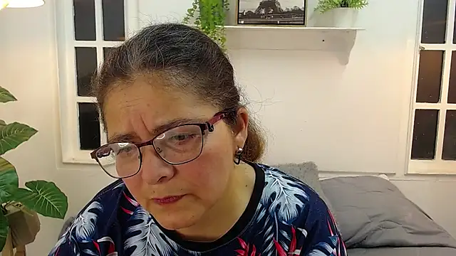 Snapshot of Linda_banks_ chatting on 05-26-26, 01:15 Linda banks online show from 05-26-26, 01:15