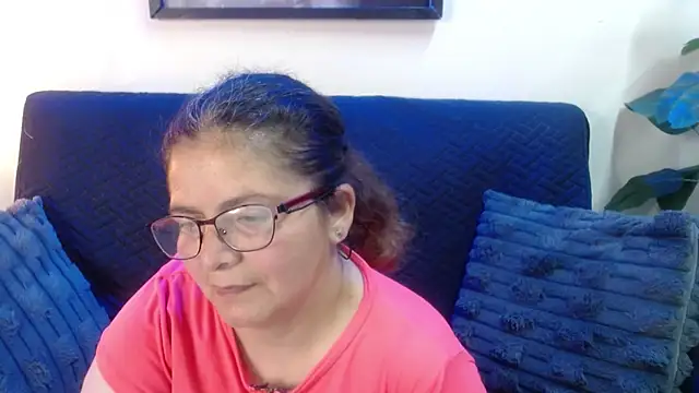 Snapshot of Linda_banks_ chatting on 05-01-26, 01:43 Linda banks online show from 05-01-26, 01:43