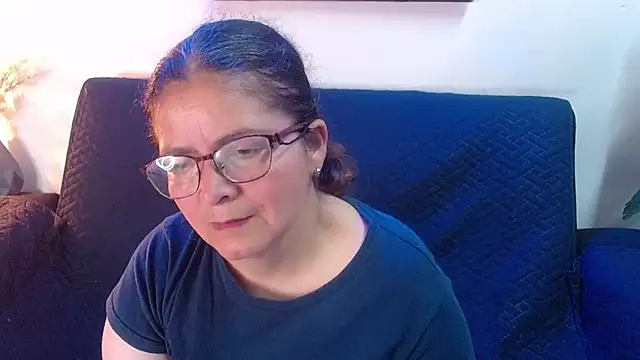 Snapshot of Linda_banks_ chatting on 05-27-26, 01:57 Linda banks online show from 05-27-26, 01:57