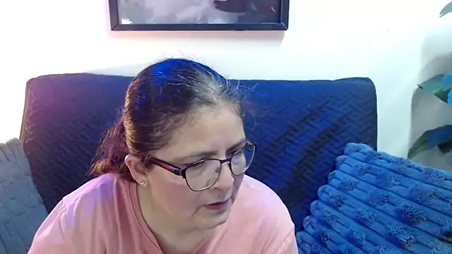 Snapshot of Linda_banks_ chatting on 06-05-26, 01:54 Linda banks online show from 06-05-26, 01:54