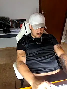 Mineirinhoot online show from 12-21-25, 02:57