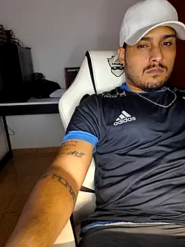 Mineirinhoot online show from 12-22-25, 04:01