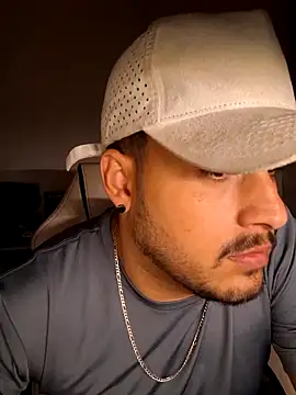 Mineirinhoot online show from 12-19-25, 03:21