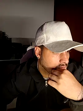 Mineirinhoot online show from 12-20-25, 02:25