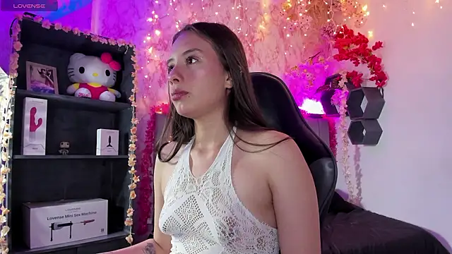 Snapshot of Scarlett21__ chatting on 02-19-26, 08:39 Scarlett21 online show from 02-19-26, 08:39