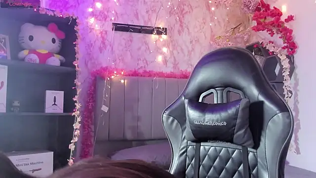 Snapshot of Scarlett21__ chatting on 02-24-26, 08:53 Scarlett21 online show from 02-24-26, 08:53