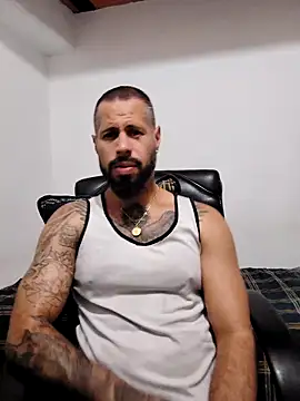 Snapshot of Matheus_Blaze chatting on 10-18-25, 10:45 Matheus Blaze online show from 10-18-25, 10:45