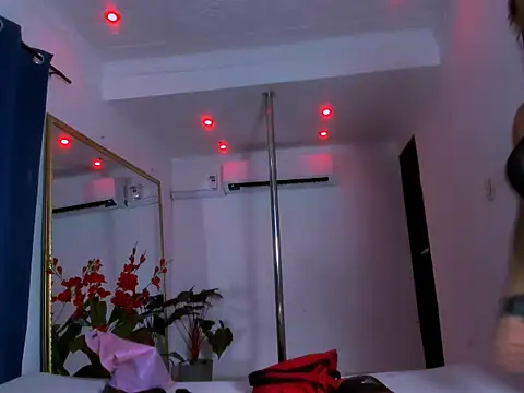 nahomy ryans online show from 11-19-25, 09:26