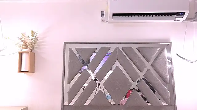 nahomy ryans online show from 11-11-25, 12:27