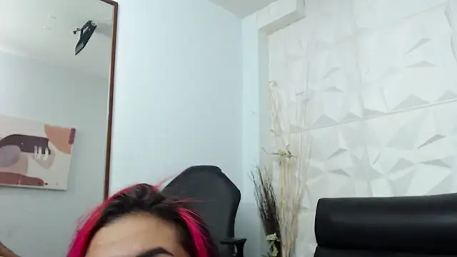 sara dias online show from 10-24-25, 09:03