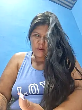 hotmom33 online show from 10-18-25, 10:39