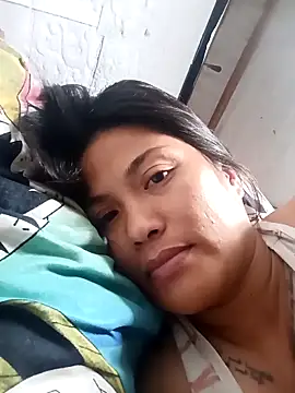 Snapshot of Uniquebeauty32 chatting on 03-18-26, 10:43 Uniquebeauty32 online show from 03-18-26, 10:43