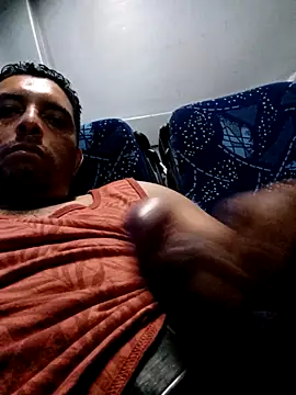 Snapshot of 125Delfin90 chatting on 10-26-25, 02:06 125Delfin90 online show from 10-26-25, 02:06