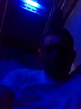 Snapshot of 125Delfin90 chatting on 10-19-25, 10:12 125Delfin90 online show from 10-19-25, 10:12