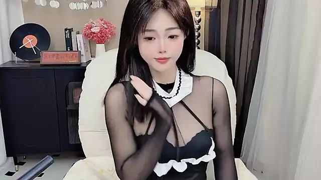 Snapshot of CeeKie chatting on 04-24-26, 11:29 CeeKie online show from 04-24-26, 11:29