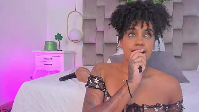 Snapshot of OnlyGia chatting on 03-17-26, 03:53 OnlyGia online show from 03-17-26, 03:53