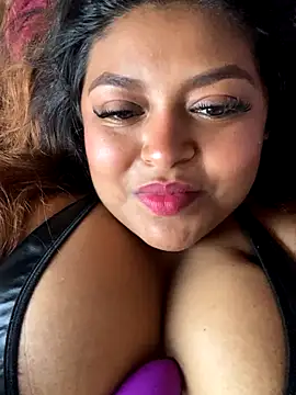 Snapshot of Hela_Collins chatting on 11-30-25, 10:32 Hela Collins online show from 11-30-25, 10:32