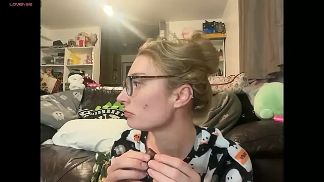 harleyblair online show from 12-17-25, 11:10