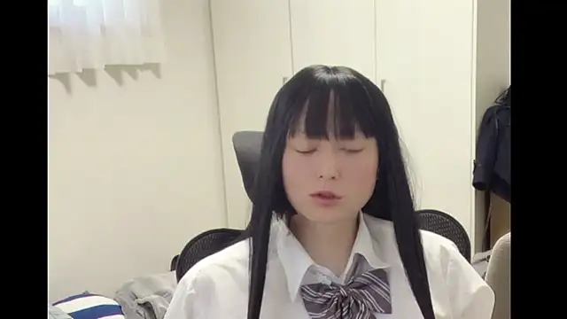 Mia032 online show from 12-19-25, 01:42