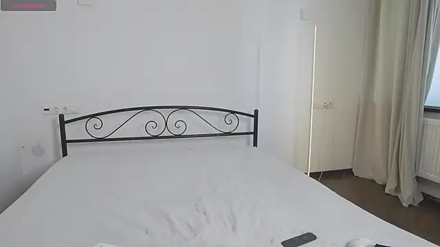 AlexsisFaee online show from 04-15-26, 07:14