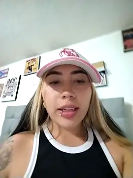  ManuVeelez online show from 11-18-25, 01:10