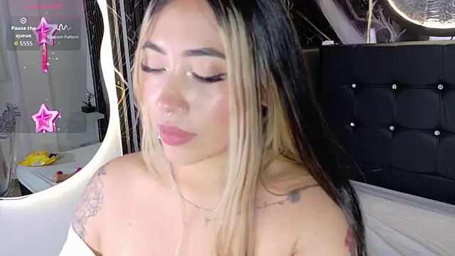  ManuVeelez online show from 11-11-25, 04:51