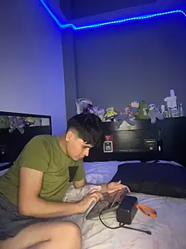Snapshot of Kailertwink chatting on 06-19-26, 06:47 Kailertwink online show from 06-19-26, 06:47