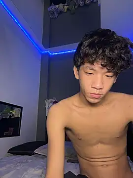 Snapshot of Kailertwink chatting on 07-15-26, 09:55 Kailertwink online show from 07-15-26, 09:55