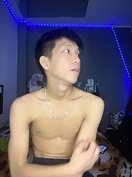 Snapshot of Kailertwink chatting on 04-19-26, 11:07 Kailertwink online show from 04-19-26, 11:07
