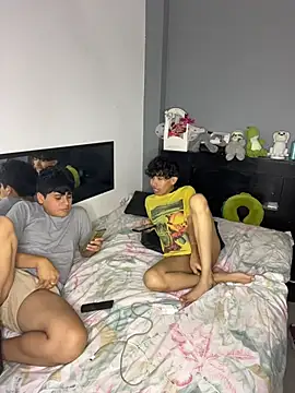 Kailertwink online show from 10-31-25, 05:15