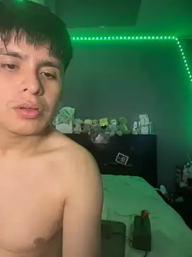 Snapshot of Kailertwink chatting on 04-30-26, 03:35 Kailertwink online show from 04-30-26, 03:35
