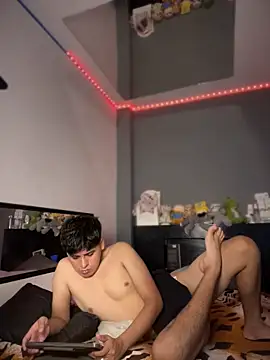 Snapshot of Kailertwink chatting on 04-28-26, 03:44 Kailertwink online show from 04-28-26, 03:44