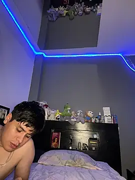 Snapshot of Kailertwink chatting on 07-12-26, 04:35 Kailertwink online show from 07-12-26, 04:35